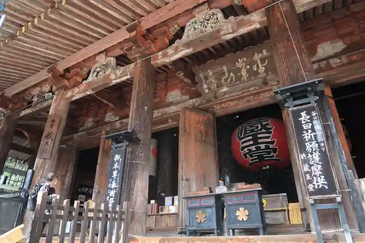 金峯山寺の本殿・本堂
