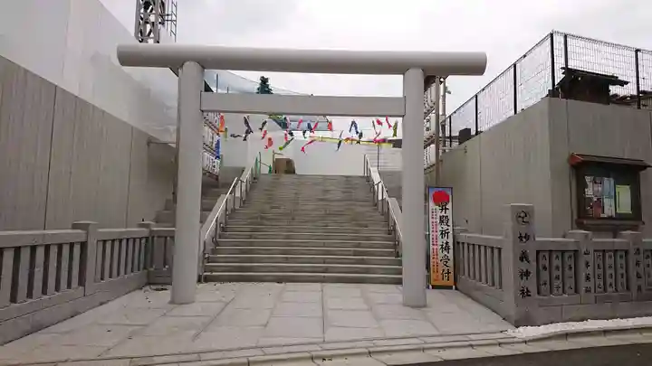 駒込妙義神社の鳥居