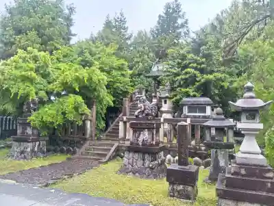 神明神社の{uncategorized: "未分類", other: "その他", undefined: "問題あり", building: "その他建物", grave: "お墓", sacred_gate: "鳥居", guardian: "狛犬", statue: "像", buddha: "仏像", history: "歴史", nature: "自然", garden: "庭園", animal: "動物", pagoda: "塔", temizu: "手水舎", mountain_gate: "山門・神門", sanctuary: "本殿・本堂", subordinate: "末社・摂社", art: "芸術", scenery: "景色", jizo: "地蔵", ema: "絵馬", goshuin: "御朱印", omikuji: "おみくじ", items: "授与品その他", amulet: "お守り", goshuincho: "御朱印帳", eats: "食事", festival: "お祭り", votive_dance: "神楽", shichigosan: "七五三参", wedding: "結婚式", experience: "体験その他", initially: "初詣", around: "周辺", anti_infection: "感染症対策"}