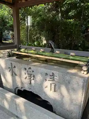 弓弦羽神社の{uncategorized: "未分類", other: "その他", undefined: "問題あり", building: "その他建物", grave: "お墓", sacred_gate: "鳥居", guardian: "狛犬", statue: "像", buddha: "仏像", history: "歴史", nature: "自然", garden: "庭園", animal: "動物", pagoda: "塔", temizu: "手水舎", mountain_gate: "山門・神門", sanctuary: "本殿・本堂", subordinate: "末社・摂社", art: "芸術", scenery: "景色", jizo: "地蔵", ema: "絵馬", goshuin: "御朱印", omikuji: "おみくじ", items: "授与品その他", amulet: "お守り", goshuincho: "御朱印帳", eats: "食事", festival: "お祭り", votive_dance: "神楽", shichigosan: "七五三参", wedding: "結婚式", experience: "体験その他", initially: "初詣", around: "周辺", anti_infection: "感染症対策"}