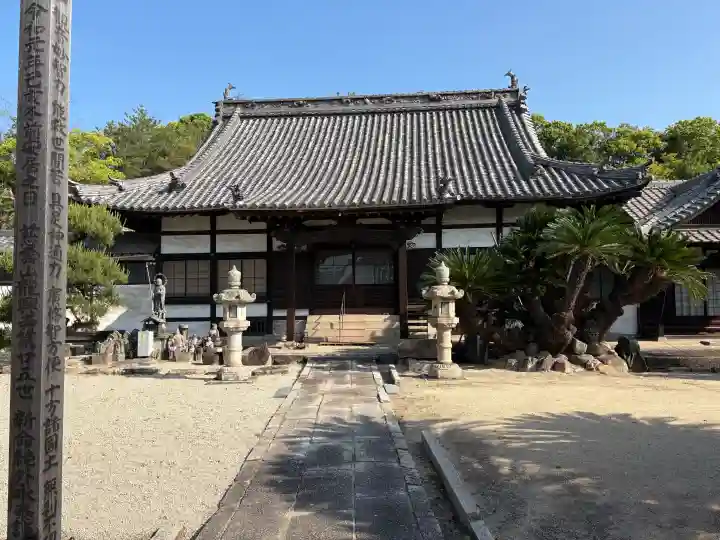 龍興寺の{uncategorized: "未分類", other: "その他", undefined: "問題あり", building: "その他建物", grave: "お墓", sacred_gate: "鳥居", guardian: "狛犬", statue: "像", buddha: "仏像", history: "歴史", nature: "自然", garden: "庭園", animal: "動物", pagoda: "塔", temizu: "手水舎", mountain_gate: "山門・神門", sanctuary: "本殿・本堂", subordinate: "末社・摂社", art: "芸術", scenery: "景色", jizo: "地蔵", ema: "絵馬", goshuin: "御朱印", omikuji: "おみくじ", items: "授与品その他", amulet: "お守り", goshuincho: "御朱印帳", eats: "食事", festival: "お祭り", votive_dance: "神楽", shichigosan: "七五三参", wedding: "結婚式", experience: "体験その他", initially: "初詣", around: "周辺", anti_infection: "感染症対策"}