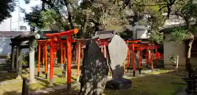 三囲神社の鳥居