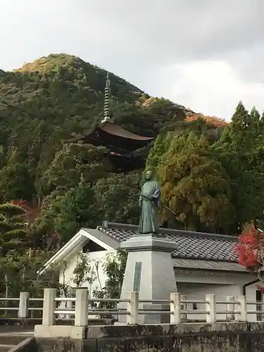 瑠璃光寺の像