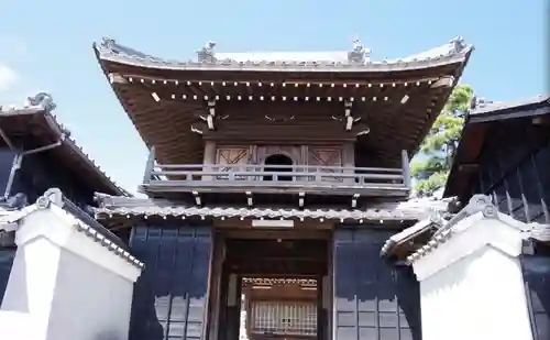 普門寺の山門