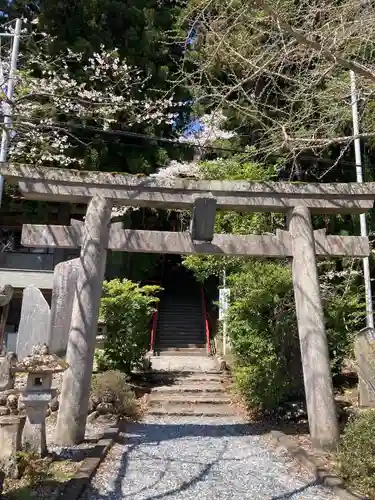 諏訪神社の鳥居