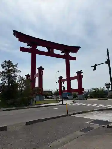彌彦神社の{uncategorized: "未分類", other: "その他", undefined: "問題あり", building: "その他建物", grave: "お墓", sacred_gate: "鳥居", guardian: "狛犬", statue: "像", buddha: "仏像", history: "歴史", nature: "自然", garden: "庭園", animal: "動物", pagoda: "塔", temizu: "手水舎", mountain_gate: "山門・神門", sanctuary: "本殿・本堂", subordinate: "末社・摂社", art: "芸術", scenery: "景色", jizo: "地蔵", ema: "絵馬", goshuin: "御朱印", omikuji: "おみくじ", items: "授与品その他", amulet: "お守り", goshuincho: "御朱印帳", eats: "食事", festival: "お祭り", votive_dance: "神楽", shichigosan: "七五三参", wedding: "結婚式", experience: "体験その他", initially: "初詣", around: "周辺", anti_infection: "感染症対策"}