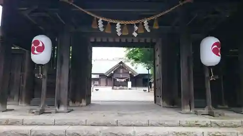 千歳神社の山門・神門