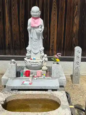 新善光寺の{uncategorized: "未分類", other: "その他", undefined: "問題あり", building: "その他建物", grave: "お墓", sacred_gate: "鳥居", guardian: "狛犬", statue: "像", buddha: "仏像", history: "歴史", nature: "自然", garden: "庭園", animal: "動物", pagoda: "塔", temizu: "手水舎", mountain_gate: "山門・神門", sanctuary: "本殿・本堂", subordinate: "末社・摂社", art: "芸術", scenery: "景色", jizo: "地蔵", ema: "絵馬", goshuin: "御朱印", omikuji: "おみくじ", items: "授与品その他", amulet: "お守り", goshuincho: "御朱印帳", eats: "食事", festival: "お祭り", votive_dance: "神楽", shichigosan: "七五三参", wedding: "結婚式", experience: "体験その他", initially: "初詣", around: "周辺", anti_infection: "感染症対策"}