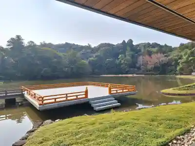 伊勢神宮外宮（豊受大神宮）の{uncategorized: "未分類", other: "その他", undefined: "問題あり", building: "その他建物", grave: "お墓", sacred_gate: "鳥居", guardian: "狛犬", statue: "像", buddha: "仏像", history: "歴史", nature: "自然", garden: "庭園", animal: "動物", pagoda: "塔", temizu: "手水舎", mountain_gate: "山門・神門", sanctuary: "本殿・本堂", subordinate: "末社・摂社", art: "芸術", scenery: "景色", jizo: "地蔵", ema: "絵馬", goshuin: "御朱印", omikuji: "おみくじ", items: "授与品その他", amulet: "お守り", goshuincho: "御朱印帳", eats: "食事", festival: "お祭り", votive_dance: "神楽", shichigosan: "七五三参", wedding: "結婚式", experience: "体験その他", initially: "初詣", around: "周辺", anti_infection: "感染症対策"}