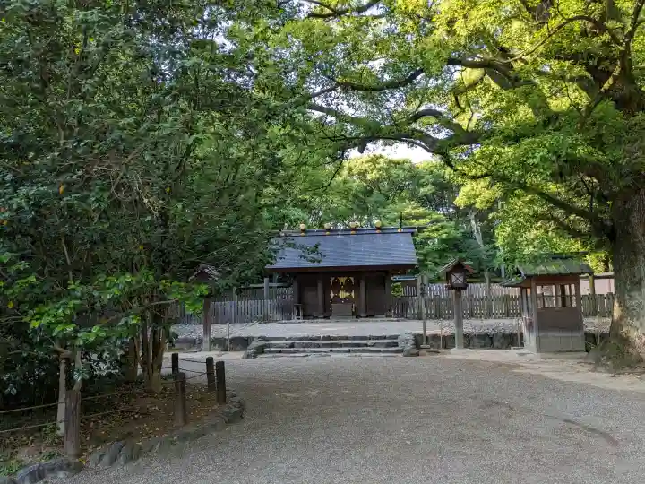 上知我麻神社(熱田神宮摂社)の{uncategorized: "未分類", other: "その他", undefined: "問題あり", building: "その他建物", grave: "お墓", sacred_gate: "鳥居", guardian: "狛犬", statue: "像", buddha: "仏像", history: "歴史", nature: "自然", garden: "庭園", animal: "動物", pagoda: "塔", temizu: "手水舎", mountain_gate: "山門・神門", sanctuary: "本殿・本堂", subordinate: "末社・摂社", art: "芸術", scenery: "景色", jizo: "地蔵", ema: "絵馬", goshuin: "御朱印", omikuji: "おみくじ", items: "授与品その他", amulet: "お守り", goshuincho: "御朱印帳", eats: "食事", festival: "お祭り", votive_dance: "神楽", shichigosan: "七五三参", wedding: "結婚式", experience: "体験その他", initially: "初詣", around: "周辺", anti_infection: "感染症対策"}