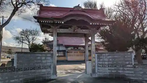 竜渕寺の山門