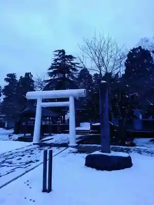 新荘護國神社の鳥居