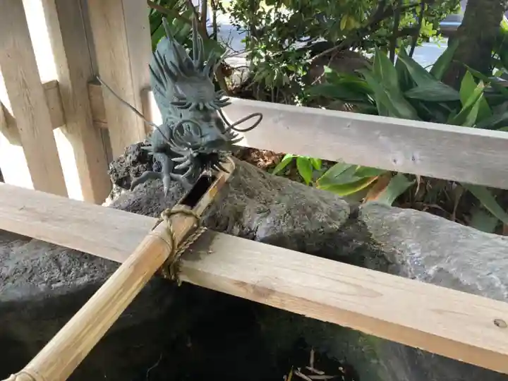 鵠沼伏見稲荷神社の手水舎