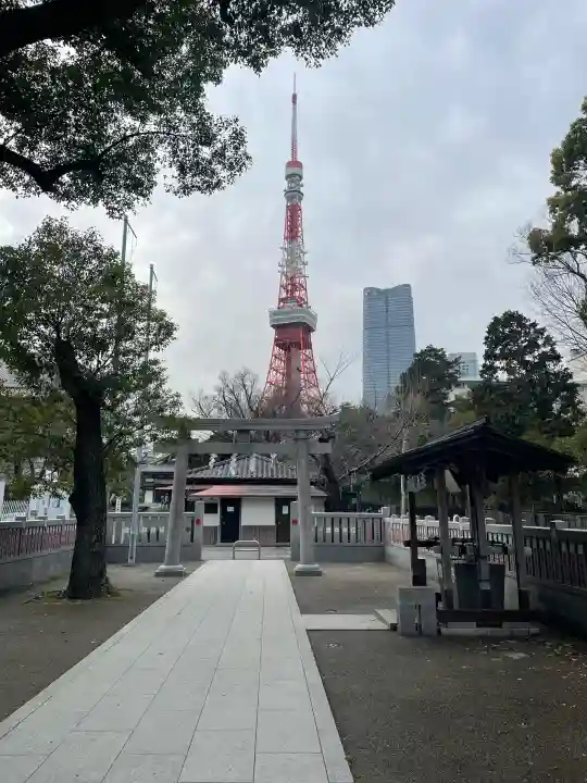 熊野神社の{uncategorized: "未分類", other: "その他", undefined: "問題あり", building: "その他建物", grave: "お墓", sacred_gate: "鳥居", guardian: "狛犬", statue: "像", buddha: "仏像", history: "歴史", nature: "自然", garden: "庭園", animal: "動物", pagoda: "塔", temizu: "手水舎", mountain_gate: "山門・神門", sanctuary: "本殿・本堂", subordinate: "末社・摂社", art: "芸術", scenery: "景色", jizo: "地蔵", ema: "絵馬", goshuin: "御朱印", omikuji: "おみくじ", items: "授与品その他", amulet: "お守り", goshuincho: "御朱印帳", eats: "食事", festival: "お祭り", votive_dance: "神楽", shichigosan: "七五三参", wedding: "結婚式", experience: "体験その他", initially: "初詣", around: "周辺", anti_infection: "感染症対策"}