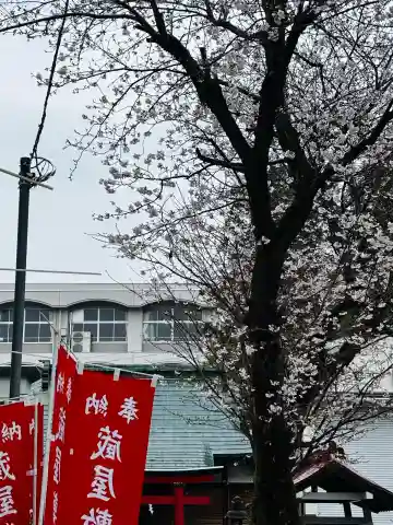 蔵屋敷稲荷神社の{uncategorized: "未分類", other: "その他", undefined: "問題あり", building: "その他建物", grave: "お墓", sacred_gate: "鳥居", guardian: "狛犬", statue: "像", buddha: "仏像", history: "歴史", nature: "自然", garden: "庭園", animal: "動物", pagoda: "塔", temizu: "手水舎", mountain_gate: "山門・神門", sanctuary: "本殿・本堂", subordinate: "末社・摂社", art: "芸術", scenery: "景色", jizo: "地蔵", ema: "絵馬", goshuin: "御朱印", omikuji: "おみくじ", items: "授与品その他", amulet: "お守り", goshuincho: "御朱印帳", eats: "食事", festival: "お祭り", votive_dance: "神楽", shichigosan: "七五三参", wedding: "結婚式", experience: "体験その他", initially: "初詣", around: "周辺", anti_infection: "感染症対策"}