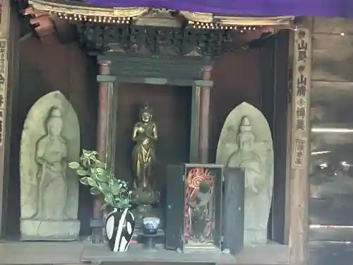 景徳寺の{uncategorized: "未分類", other: "その他", undefined: "問題あり", building: "その他建物", grave: "お墓", sacred_gate: "鳥居", guardian: "狛犬", statue: "像", buddha: "仏像", history: "歴史", nature: "自然", garden: "庭園", animal: "動物", pagoda: "塔", temizu: "手水舎", mountain_gate: "山門・神門", sanctuary: "本殿・本堂", subordinate: "末社・摂社", art: "芸術", scenery: "景色", jizo: "地蔵", ema: "絵馬", goshuin: "御朱印", omikuji: "おみくじ", items: "授与品その他", amulet: "お守り", goshuincho: "御朱印帳", eats: "食事", festival: "お祭り", votive_dance: "神楽", shichigosan: "七五三参", wedding: "結婚式", experience: "体験その他", initially: "初詣", around: "周辺", anti_infection: "感染症対策"}