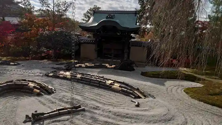 高台寺(高台寿聖禅寺・高臺寺)の{uncategorized: "未分類", other: "その他", undefined: "問題あり", building: "その他建物", grave: "お墓", sacred_gate: "鳥居", guardian: "狛犬", statue: "像", buddha: "仏像", history: "歴史", nature: "自然", garden: "庭園", animal: "動物", pagoda: "塔", temizu: "手水舎", mountain_gate: "山門・神門", sanctuary: "本殿・本堂", subordinate: "末社・摂社", art: "芸術", scenery: "景色", jizo: "地蔵", ema: "絵馬", goshuin: "御朱印", omikuji: "おみくじ", items: "授与品その他", amulet: "お守り", goshuincho: "御朱印帳", eats: "食事", festival: "お祭り", votive_dance: "神楽", shichigosan: "七五三参", wedding: "結婚式", experience: "体験その他", initially: "初詣", around: "周辺", anti_infection: "感染症対策"}