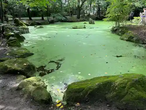 帯廣神社の庭園