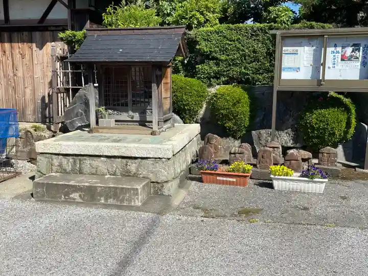 地蔵祠 (楡町公民館横)(滋賀県)