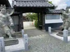 祇園山 徳城寺の山門