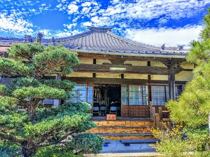 恩沢寺の本殿・本堂