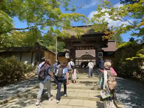 高野山金剛峯寺の山門