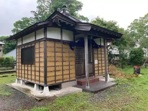 神明神社の本殿