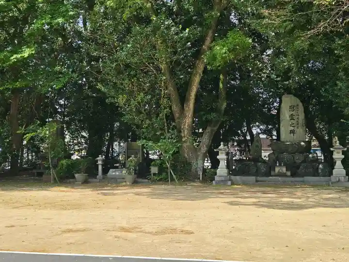 宮崎縣護國神社の{uncategorized: "未分類", other: "その他", undefined: "問題あり", building: "その他建物", grave: "お墓", sacred_gate: "鳥居", guardian: "狛犬", statue: "像", buddha: "仏像", history: "歴史", nature: "自然", garden: "庭園", animal: "動物", pagoda: "塔", temizu: "手水舎", mountain_gate: "山門・神門", sanctuary: "本殿・本堂", subordinate: "末社・摂社", art: "芸術", scenery: "景色", jizo: "地蔵", ema: "絵馬", goshuin: "御朱印", omikuji: "おみくじ", items: "授与品その他", amulet: "お守り", goshuincho: "御朱印帳", eats: "食事", festival: "お祭り", votive_dance: "神楽", shichigosan: "七五三参", wedding: "結婚式", experience: "体験その他", initially: "初詣", around: "周辺", anti_infection: "感染症対策"}