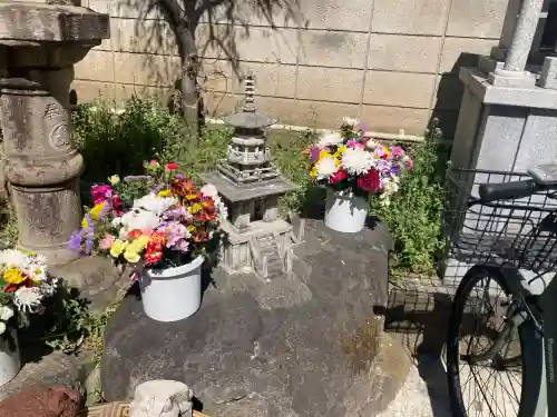 真清浄寺の{uncategorized: "未分類", other: "その他", undefined: "問題あり", building: "その他建物", grave: "お墓", sacred_gate: "鳥居", guardian: "狛犬", statue: "像", buddha: "仏像", history: "歴史", nature: "自然", garden: "庭園", animal: "動物", pagoda: "塔", temizu: "手水舎", mountain_gate: "山門・神門", sanctuary: "本殿・本堂", subordinate: "末社・摂社", art: "芸術", scenery: "景色", jizo: "地蔵", ema: "絵馬", goshuin: "御朱印", omikuji: "おみくじ", items: "授与品その他", amulet: "お守り", goshuincho: "御朱印帳", eats: "食事", festival: "お祭り", votive_dance: "神楽", shichigosan: "七五三参", wedding: "結婚式", experience: "体験その他", initially: "初詣", around: "周辺", anti_infection: "感染症対策"}