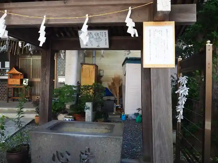 諏訪神社の手水舎