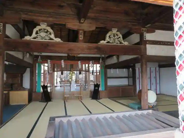 山梨岡神社の本殿・本堂