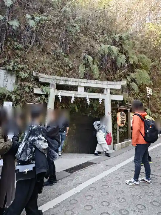 銭洗弁財天宇賀福神社の{uncategorized: "未分類", other: "その他", undefined: "問題あり", building: "その他建物", grave: "お墓", sacred_gate: "鳥居", guardian: "狛犬", statue: "像", buddha: "仏像", history: "歴史", nature: "自然", garden: "庭園", animal: "動物", pagoda: "塔", temizu: "手水舎", mountain_gate: "山門・神門", sanctuary: "本殿・本堂", subordinate: "末社・摂社", art: "芸術", scenery: "景色", jizo: "地蔵", ema: "絵馬", goshuin: "御朱印", omikuji: "おみくじ", items: "授与品その他", amulet: "お守り", goshuincho: "御朱印帳", eats: "食事", festival: "お祭り", votive_dance: "神楽", shichigosan: "七五三参", wedding: "結婚式", experience: "体験その他", initially: "初詣", around: "周辺", anti_infection: "感染症対策"}