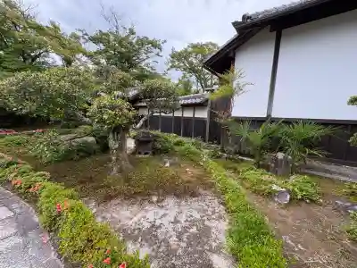 禅華院の{uncategorized: "未分類", other: "その他", undefined: "問題あり", building: "その他建物", grave: "お墓", sacred_gate: "鳥居", guardian: "狛犬", statue: "像", buddha: "仏像", history: "歴史", nature: "自然", garden: "庭園", animal: "動物", pagoda: "塔", temizu: "手水舎", mountain_gate: "山門・神門", sanctuary: "本殿・本堂", subordinate: "末社・摂社", art: "芸術", scenery: "景色", jizo: "地蔵", ema: "絵馬", goshuin: "御朱印", omikuji: "おみくじ", items: "授与品その他", amulet: "お守り", goshuincho: "御朱印帳", eats: "食事", festival: "お祭り", votive_dance: "神楽", shichigosan: "七五三参", wedding: "結婚式", experience: "体験その他", initially: "初詣", around: "周辺", anti_infection: "感染症対策"}