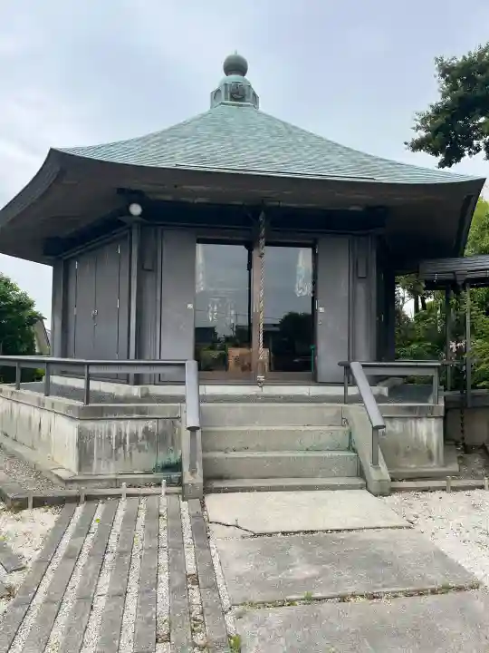 観音寺の{uncategorized: "未分類", other: "その他", undefined: "問題あり", building: "その他建物", grave: "お墓", sacred_gate: "鳥居", guardian: "狛犬", statue: "像", buddha: "仏像", history: "歴史", nature: "自然", garden: "庭園", animal: "動物", pagoda: "塔", temizu: "手水舎", mountain_gate: "山門・神門", sanctuary: "本殿・本堂", subordinate: "末社・摂社", art: "芸術", scenery: "景色", jizo: "地蔵", ema: "絵馬", goshuin: "御朱印", omikuji: "おみくじ", items: "授与品その他", amulet: "お守り", goshuincho: "御朱印帳", eats: "食事", festival: "お祭り", votive_dance: "神楽", shichigosan: "七五三参", wedding: "結婚式", experience: "体験その他", initially: "初詣", around: "周辺", anti_infection: "感染症対策"}