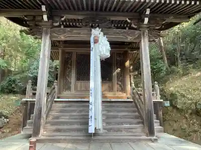 諏訪神社の{uncategorized: "未分類", other: "その他", undefined: "問題あり", building: "その他建物", grave: "お墓", sacred_gate: "鳥居", guardian: "狛犬", statue: "像", buddha: "仏像", history: "歴史", nature: "自然", garden: "庭園", animal: "動物", pagoda: "塔", temizu: "手水舎", mountain_gate: "山門・神門", sanctuary: "本殿・本堂", subordinate: "末社・摂社", art: "芸術", scenery: "景色", jizo: "地蔵", ema: "絵馬", goshuin: "御朱印", omikuji: "おみくじ", items: "授与品その他", amulet: "お守り", goshuincho: "御朱印帳", eats: "食事", festival: "お祭り", votive_dance: "神楽", shichigosan: "七五三参", wedding: "結婚式", experience: "体験その他", initially: "初詣", around: "周辺", anti_infection: "感染症対策"}