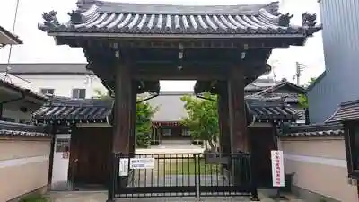 正蓮寺の山門