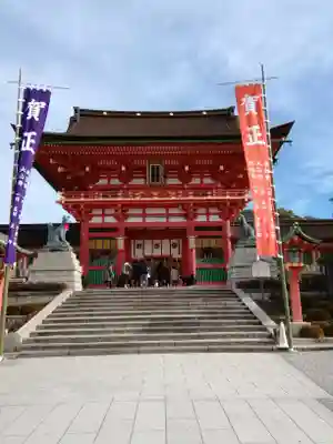 伏見稲荷大社の山門・神門
