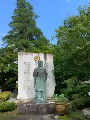月山寺の像