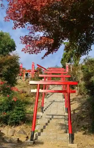 差出磯大嶽山神社 仕事と健康と厄よけの神さまの鳥居