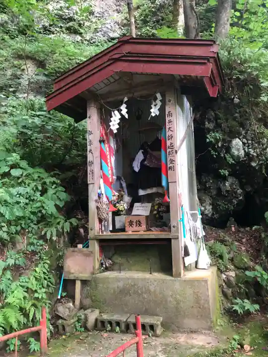 乳穂ヶ滝不動尊(青森県)