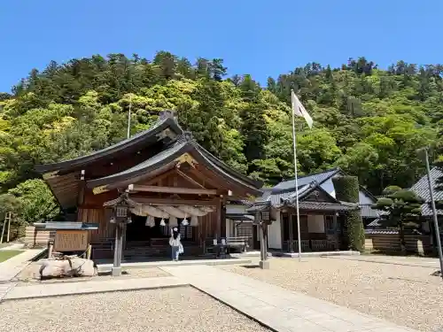 出雲大社北島国造館 出雲教の{uncategorized: "未分類", other: "その他", undefined: "問題あり", building: "その他建物", grave: "お墓", sacred_gate: "鳥居", guardian: "狛犬", statue: "像", buddha: "仏像", history: "歴史", nature: "自然", garden: "庭園", animal: "動物", pagoda: "塔", temizu: "手水舎", mountain_gate: "山門・神門", sanctuary: "本殿・本堂", subordinate: "末社・摂社", art: "芸術", scenery: "景色", jizo: "地蔵", ema: "絵馬", goshuin: "御朱印", omikuji: "おみくじ", items: "授与品その他", amulet: "お守り", goshuincho: "御朱印帳", eats: "食事", festival: "お祭り", votive_dance: "神楽", shichigosan: "七五三参", wedding: "結婚式", experience: "体験その他", initially: "初詣", around: "周辺", anti_infection: "感染症対策"}