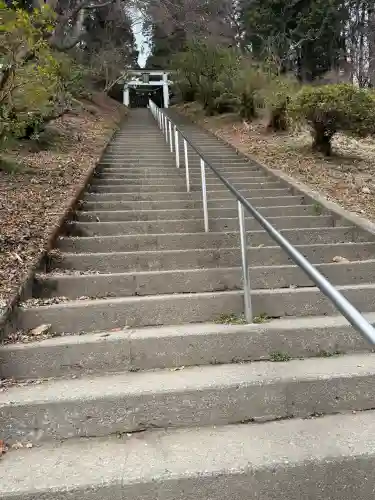 宝登山神社奥宮の{uncategorized: "未分類", other: "その他", undefined: "問題あり", building: "その他建物", grave: "お墓", sacred_gate: "鳥居", guardian: "狛犬", statue: "像", buddha: "仏像", history: "歴史", nature: "自然", garden: "庭園", animal: "動物", pagoda: "塔", temizu: "手水舎", mountain_gate: "山門・神門", sanctuary: "本殿・本堂", subordinate: "末社・摂社", art: "芸術", scenery: "景色", jizo: "地蔵", ema: "絵馬", goshuin: "御朱印", omikuji: "おみくじ", items: "授与品その他", amulet: "お守り", goshuincho: "御朱印帳", eats: "食事", festival: "お祭り", votive_dance: "神楽", shichigosan: "七五三参", wedding: "結婚式", experience: "体験その他", initially: "初詣", around: "周辺", anti_infection: "感染症対策"}