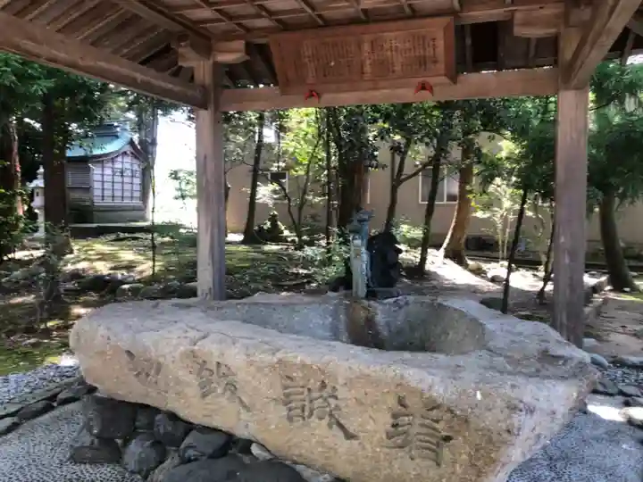 林郷八幡神社の手水舎