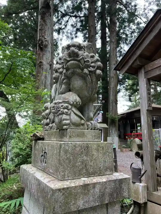 坪沼八幡神社の狛犬