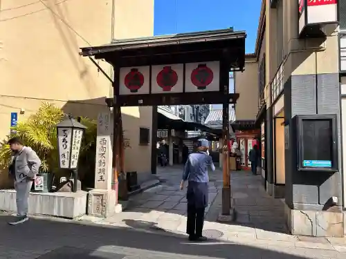 法善寺の{uncategorized: "未分類", other: "その他", undefined: "問題あり", building: "その他建物", grave: "お墓", sacred_gate: "鳥居", guardian: "狛犬", statue: "像", buddha: "仏像", history: "歴史", nature: "自然", garden: "庭園", animal: "動物", pagoda: "塔", temizu: "手水舎", mountain_gate: "山門・神門", sanctuary: "本殿・本堂", subordinate: "末社・摂社", art: "芸術", scenery: "景色", jizo: "地蔵", ema: "絵馬", goshuin: "御朱印", omikuji: "おみくじ", items: "授与品その他", amulet: "お守り", goshuincho: "御朱印帳", eats: "食事", festival: "お祭り", votive_dance: "神楽", shichigosan: "七五三参", wedding: "結婚式", experience: "体験その他", initially: "初詣", around: "周辺", anti_infection: "感染症対策"}