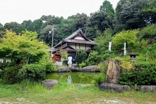 曽野稲荷神社の庭園