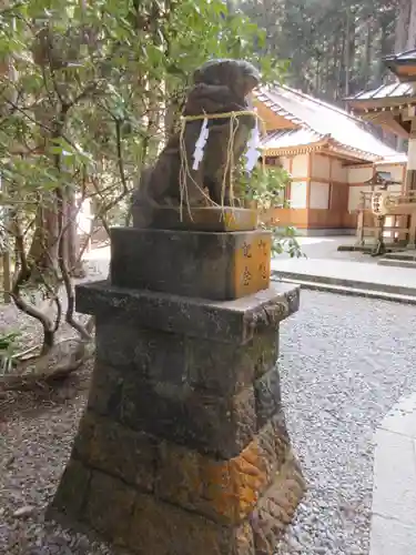 御岩神社の狛犬