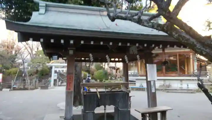鳩森八幡神社の手水舎