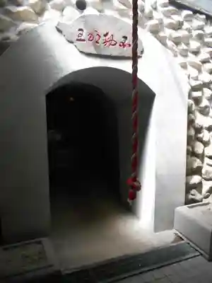 石籠山不動尊（岩屋不動尊）の本殿・本堂