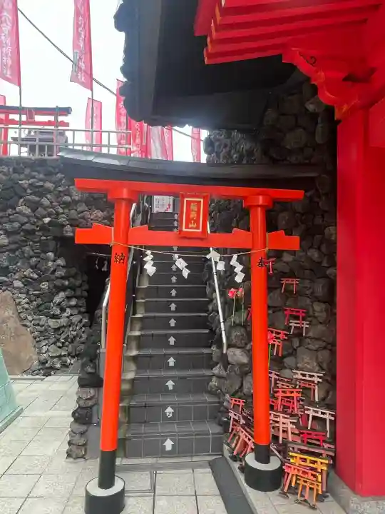 東京羽田 穴守稲荷神社の{uncategorized: "未分類", other: "その他", undefined: "問題あり", building: "その他建物", grave: "お墓", sacred_gate: "鳥居", guardian: "狛犬", statue: "像", buddha: "仏像", history: "歴史", nature: "自然", garden: "庭園", animal: "動物", pagoda: "塔", temizu: "手水舎", mountain_gate: "山門・神門", sanctuary: "本殿・本堂", subordinate: "末社・摂社", art: "芸術", scenery: "景色", jizo: "地蔵", ema: "絵馬", goshuin: "御朱印", omikuji: "おみくじ", items: "授与品その他", amulet: "お守り", goshuincho: "御朱印帳", eats: "食事", festival: "お祭り", votive_dance: "神楽", shichigosan: "七五三参", wedding: "結婚式", experience: "体験その他", initially: "初詣", around: "周辺", anti_infection: "感染症対策"}